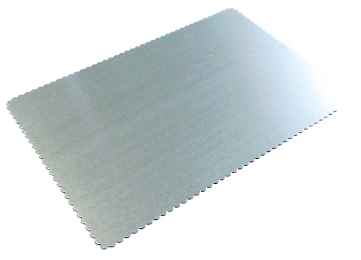 Exkluzivní kovová vizitka (stříbrná) se zúbkatými okraji